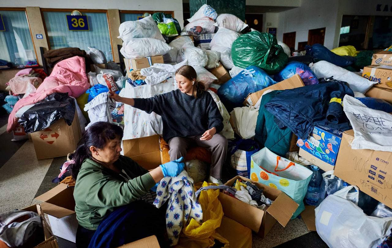 Шахраї, бюрократія та вигорання: головні виклики для волонтерів в Україні під час війни